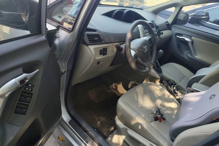 Used Toyota Verso 2014 Starlight 180E CVT Elite Edition Interior 3
