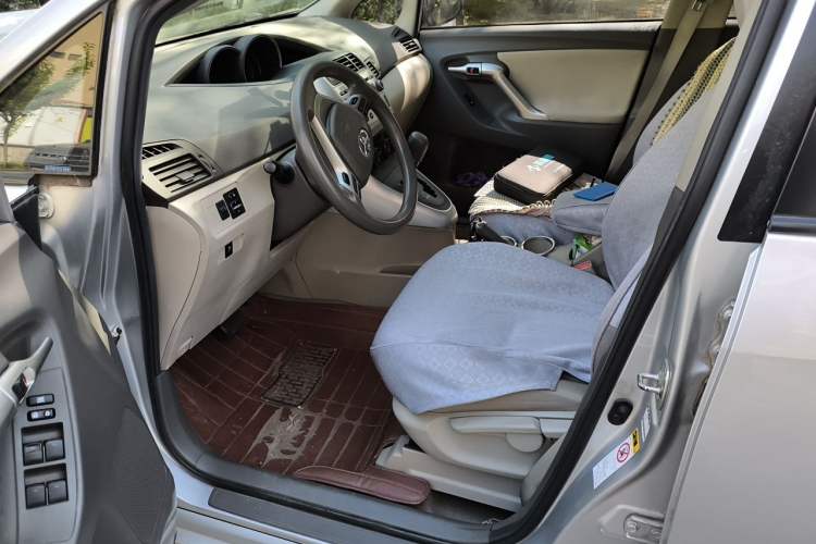 Used Toyota Verso 2014 Starlight 180E CVT Elite Edition Left Front Seat