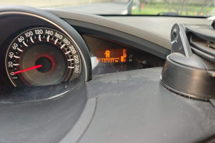Used Toyota Verso 2014 Starlight 180E CVT Elite Multi-Function Edition Odometer Close Up