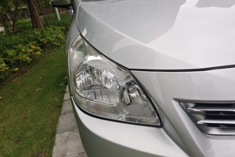 Used Toyota Verso 2014 Starlight 180E CVT Elite Multi-Function Edition Right Front Headlight