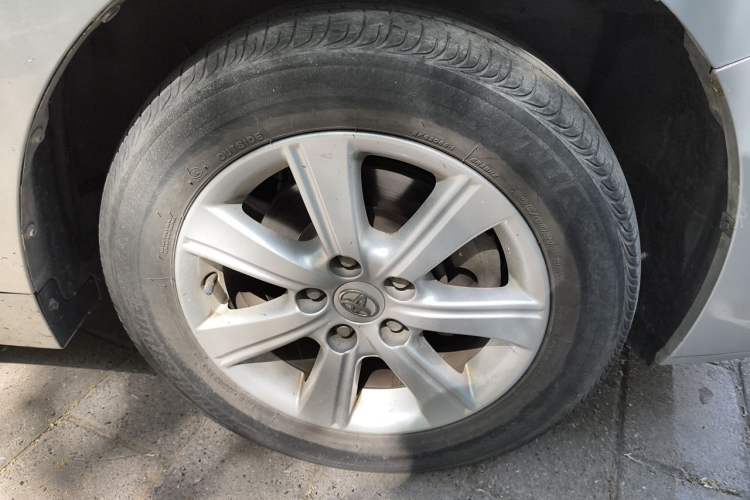 Used Toyota Verso 2014 Starlight 180E CVT Elite Edition Right Front Wheel Hub