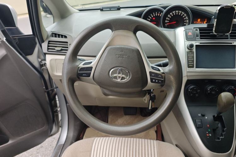 Used Toyota Verso 2014 Starlight 180E CVT Elite Multi-Function Edition Steering Wheel
