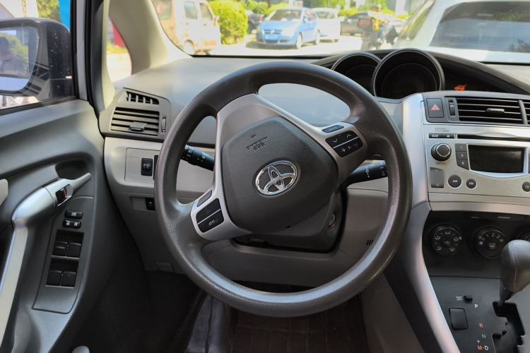 Used Toyota Verso 2014 Starlight 180E CVT Elite Edition Steering Wheel