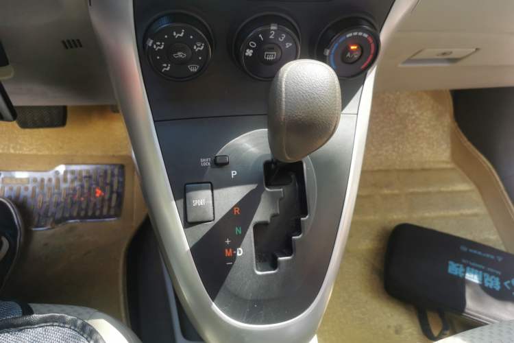 Used Toyota Verso 2014 Starlight 180E CVT Elite Edition Gear Lever