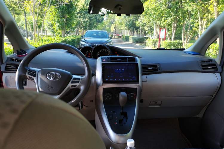 Used Toyota Verso 2014 Starlight 180E CVT Elite Edition Headliner