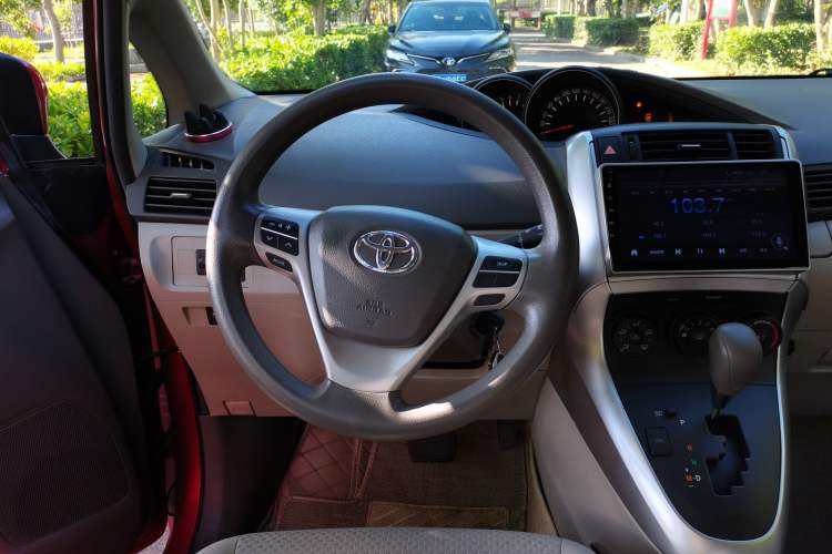 Used Toyota Verso 2014 Starlight 180E CVT Elite Edition Steering Wheel
