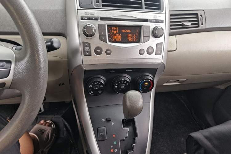 Used Toyota Verso 2014 Starlight 180E CVT Elite Edition Audio And AC Panel