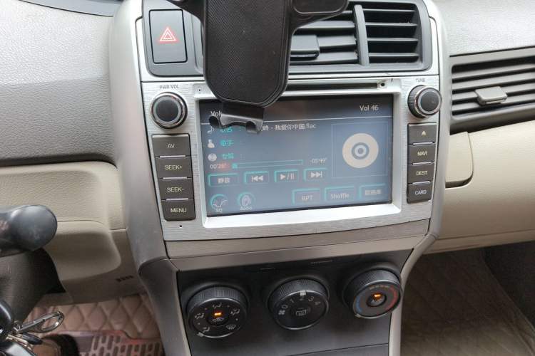 Used Toyota Verso 2014 Starlight 180E CVT Elite Edition Audio And AC Panel