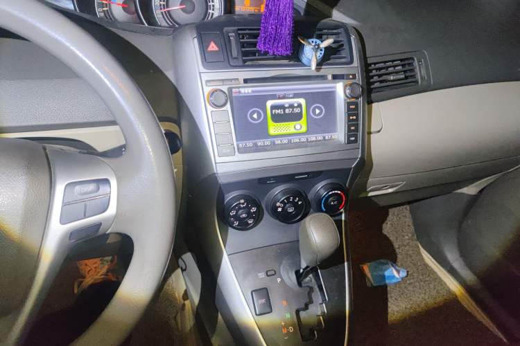 Used Toyota Verso 2014 Starlight 180E CVT Elite Edition Audio And AC Panel