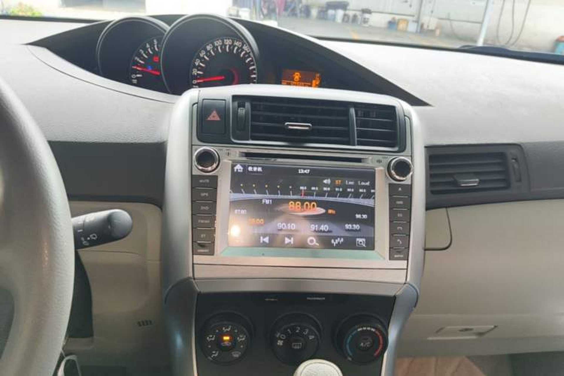 Used Toyota Verso 2014 Starlight 180E CVT Elite Edition Audio And AC Panel