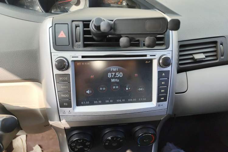 Used Toyota Verso 2014 Starlight 180E CVT Elite Edition Audio And AC Panel