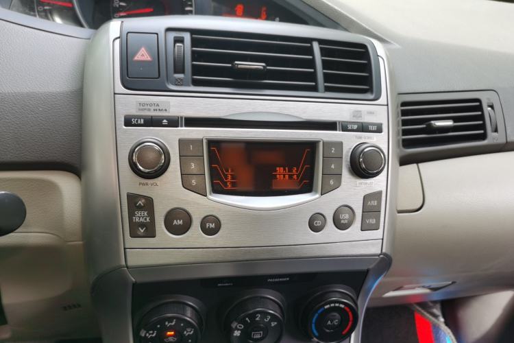 Used Toyota Verso 2014 Starlight 180E CVT Elite Edition Audio And AC Panel