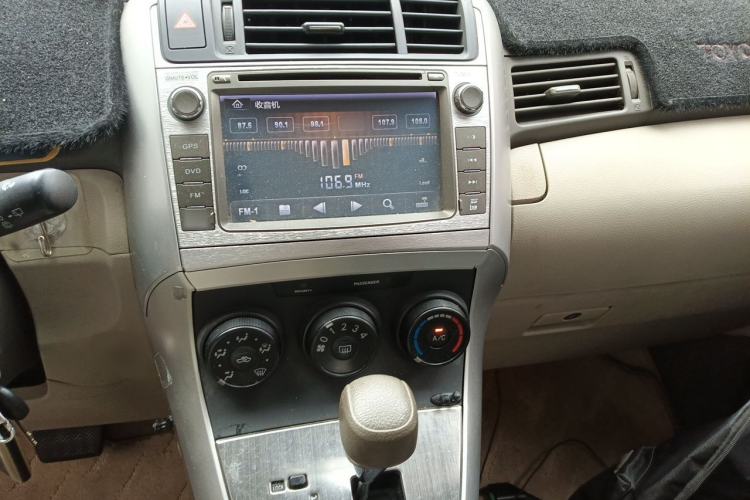Used Toyota Verso 2014 Starlight 180E CVT Elite Edition Audio And AC Panel