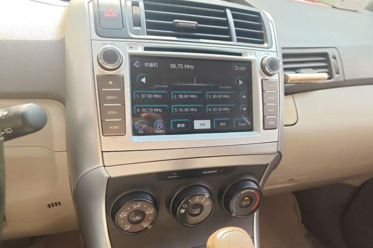 Used Toyota Verso 2014 Starlight 180E CVT Elite Edition Audio And AC Panel