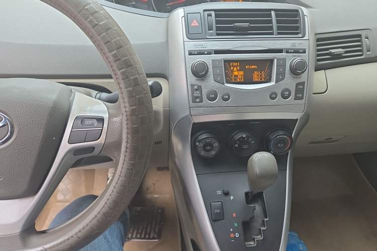 Used Toyota Verso 2014 Starlight 180E CVT Elite Edition Audio And AC Panel