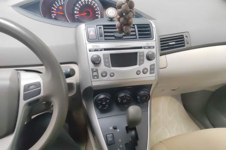 Used Toyota Verso 2014 Starlight 180E CVT Elite Multi-Function Edition Audio And AC Panel