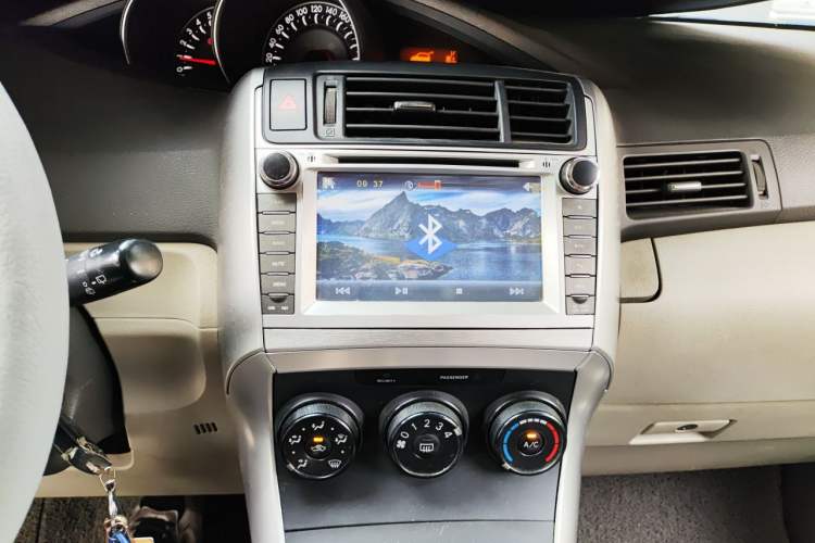 Used Toyota Verso 2014 Starlight 180E CVT Elite Edition Audio And AC Panel