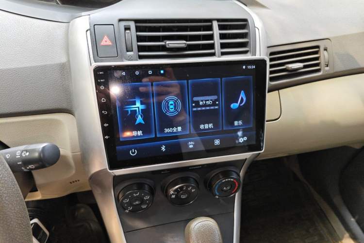 Used Toyota Verso 2014 Starlight 180E CVT Elite Edition Audio And AC Panel