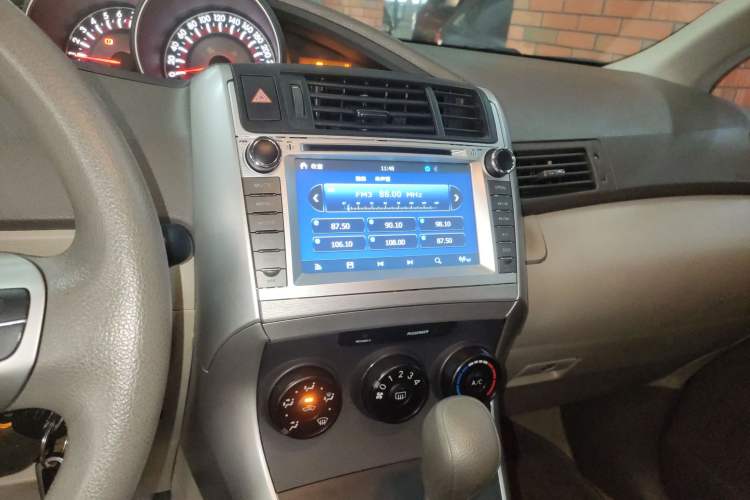 Used Toyota Verso 2014 Starlight 180E CVT Elite Edition Audio And AC Panel