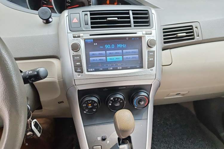 Used Toyota Verso 2014 Starlight 180E CVT Elite Multi-Function Edition Audio And AC Panel