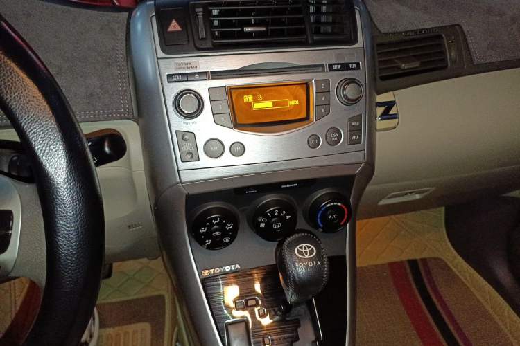 Used Toyota Verso 2014 Starlight 180E CVT Elite Edition Audio And AC Panel