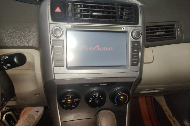 Used Toyota Verso 2014 Starlight 180E CVT Elite Edition Audio And AC Panel