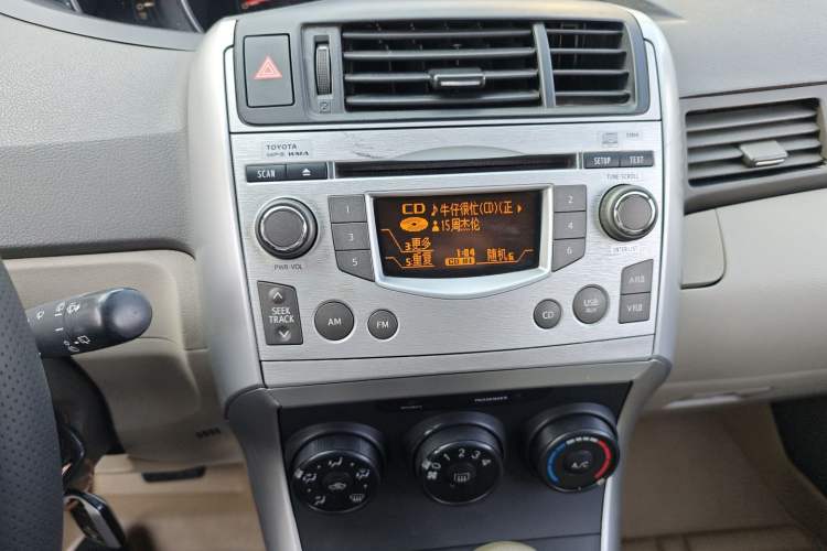 Used Toyota Verso 2014 Starlight 180E CVT Elite Edition Audio And AC Panel