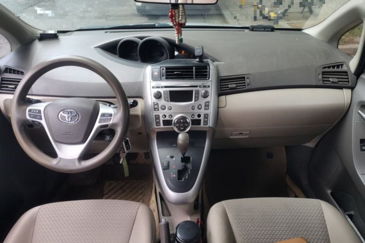 Used Toyota Verso 2014 Starlight 180G CVT Comfort Edition Center Console