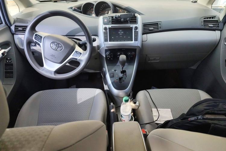 Used Toyota Verso 2014 Starlight 180E CVT Elite Edition Center Console