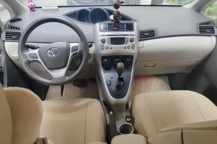 Used Toyota Verso 2014 Starlight 180E CVT Elite Multi-Function Edition Center Console