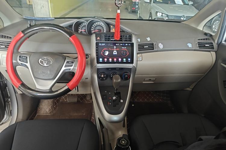 Used Toyota Verso 2014 Starlight 180E CVT Elite Edition Center Console