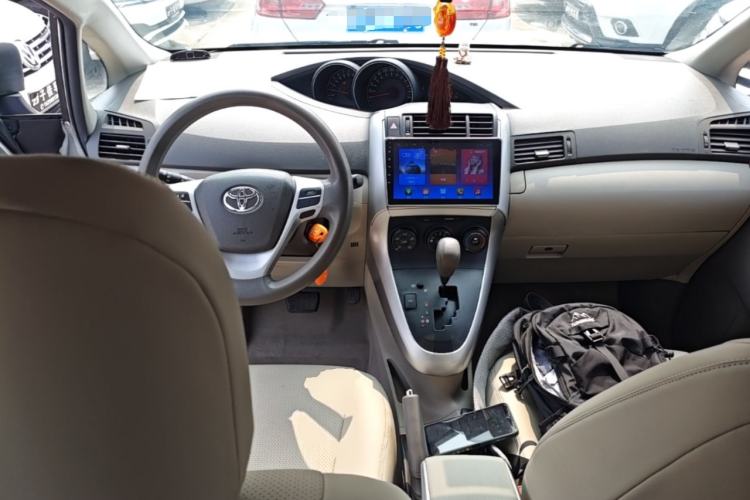 Used Toyota Verso 2014 Starlight 180E CVT Elite Edition Center Console