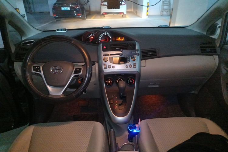 Used Toyota Verso 2014 Starlight 180E CVT Elite Multi-Function Edition Center Console