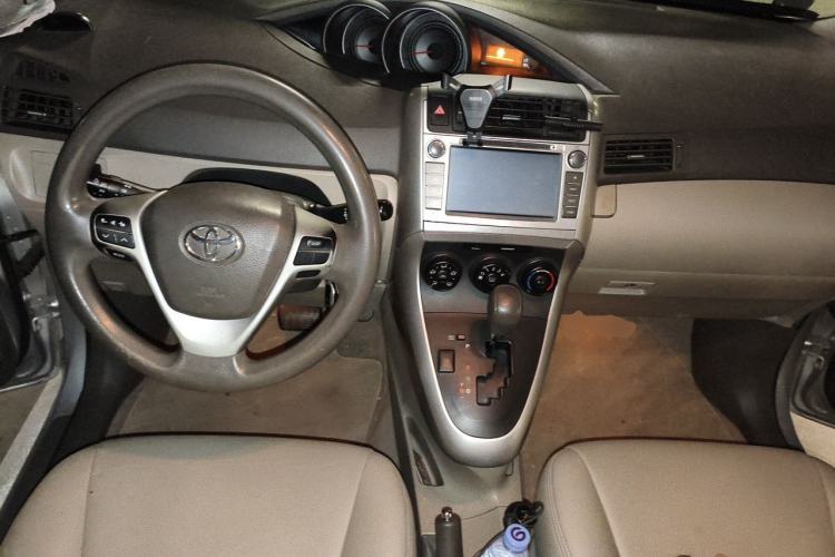 Used Toyota Verso 2014 Starlight 180E CVT Elite Multi-Function Edition Center Console