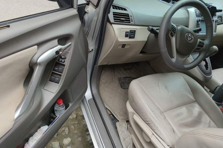 Used Toyota Verso 2014 Starlight 180E CVT Elite Edition Driver Seat
