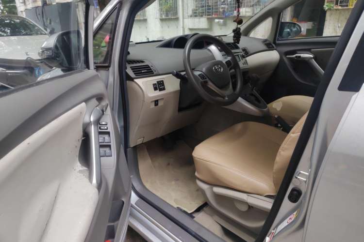 Used Toyota Verso 2014 Starlight 180E CVT Elite Multi-Function Edition Driver Seat