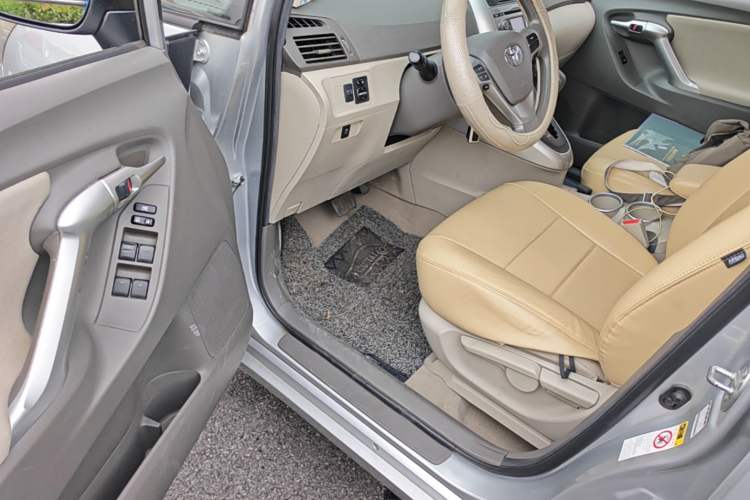 Used Toyota Verso 2014 Starlight 180E CVT Elite Edition Driver Seat