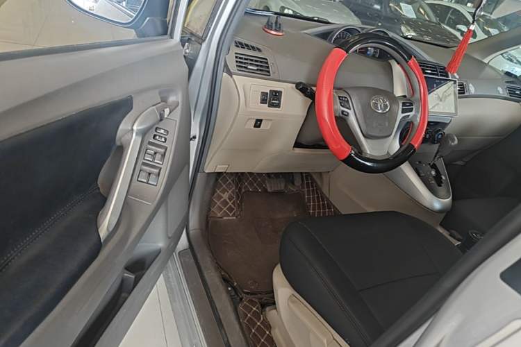 Used Toyota Verso 2014 Starlight 180E CVT Elite Edition Driver Seat