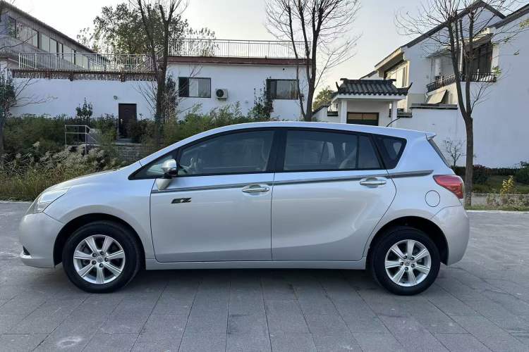Used Toyota Verso 2014 Starlight 180E CVT Elite Edition Exterior 2