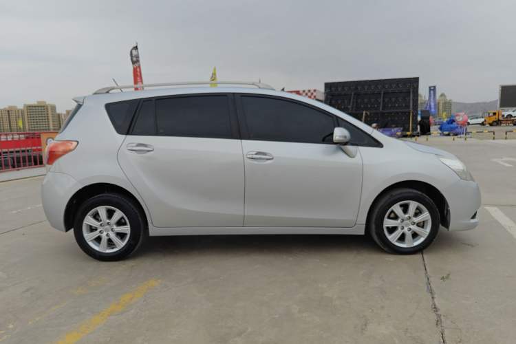 Used Toyota Verso 2014 Starlight 180E CVT Elite Edition Exterior 3