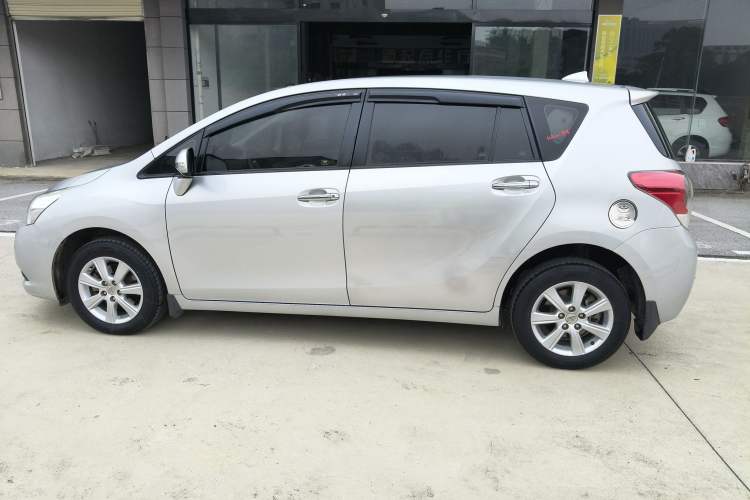 Used Toyota Verso 2014 Starlight 180E CVT Elite Edition Exterior 5