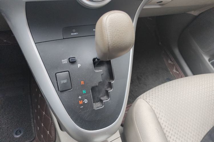 Used Toyota Verso 2014 Starlight 180G CVT Comfortable Multi-Function Edition Gear Lever
