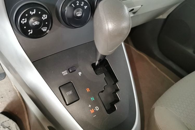 Used Toyota Verso 2014 Starlight 180E CVT Elite Edition Gear Lever