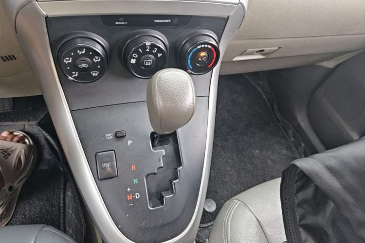 Used Toyota Verso 2014 Starlight 180E CVT Elite Edition Gear Lever