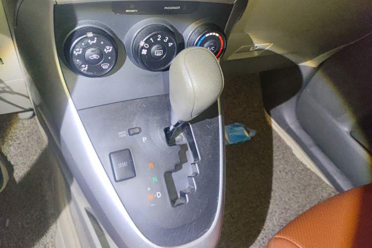 Used Toyota Verso 2014 Starlight 180E CVT Elite Edition Gear Lever