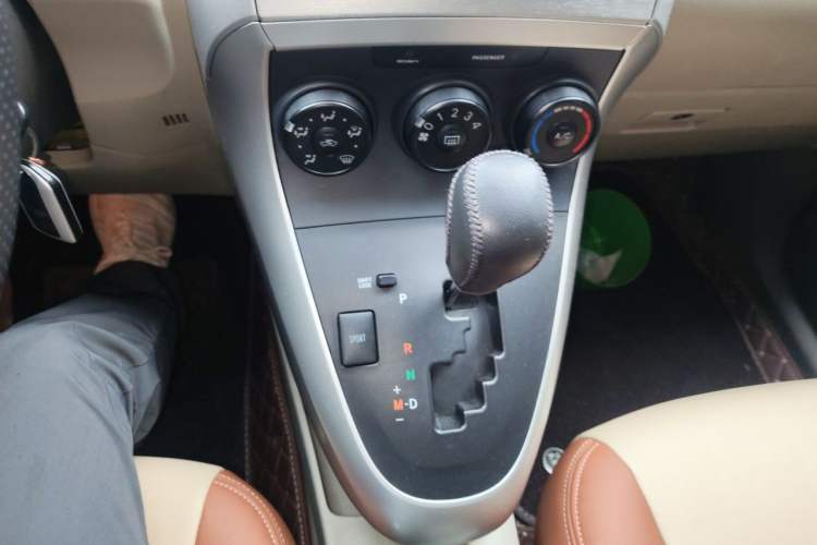 Used Toyota Verso 2014 Starlight 180E CVT Elite Edition Gear Lever