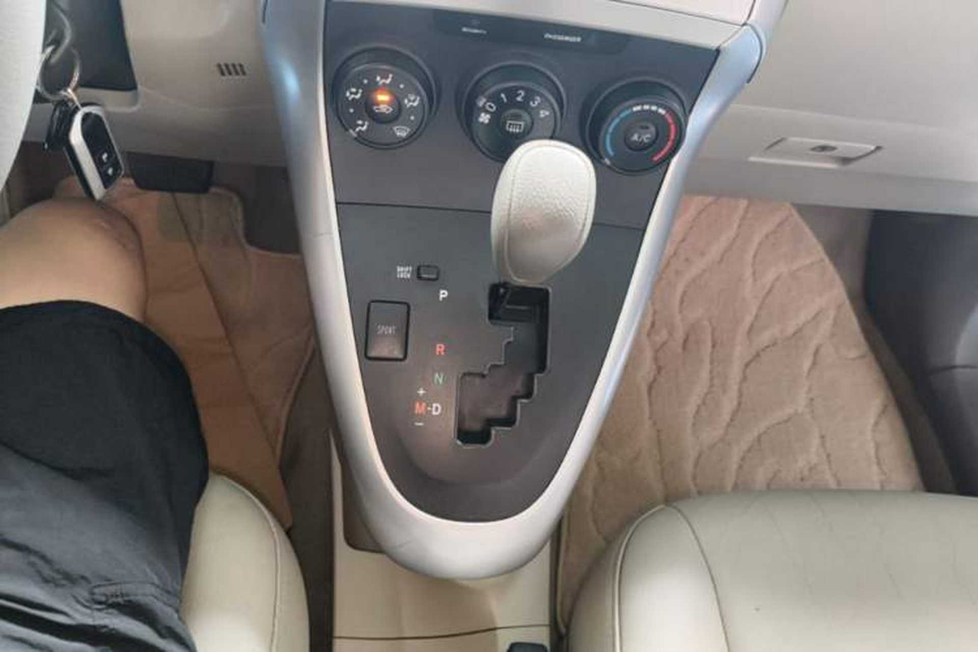 Used Toyota Verso 2014 Starlight 180E CVT Elite Edition Gear Lever