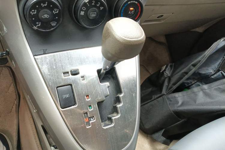 Used Toyota Verso 2014 Starlight 180E CVT Elite Edition Gear Lever