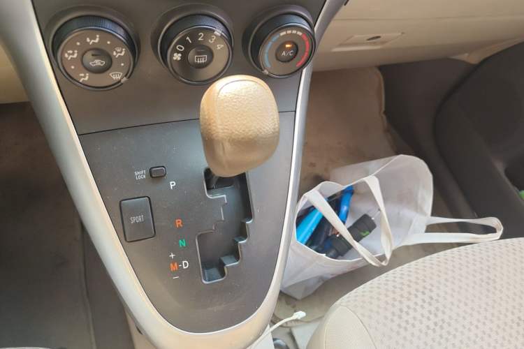 Used Toyota Verso 2014 Starlight 180E CVT Elite Edition Gear Lever