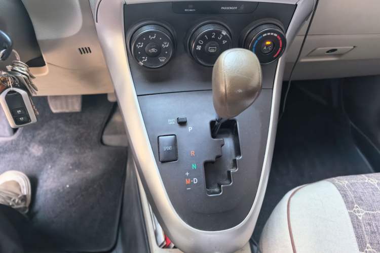 Used Toyota Verso 2014 Starlight 180E CVT Elite Edition Gear Lever